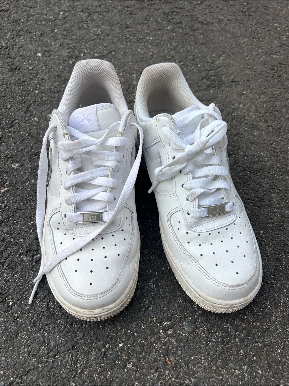 Nike women’s White Leather Low-Top Sneakers